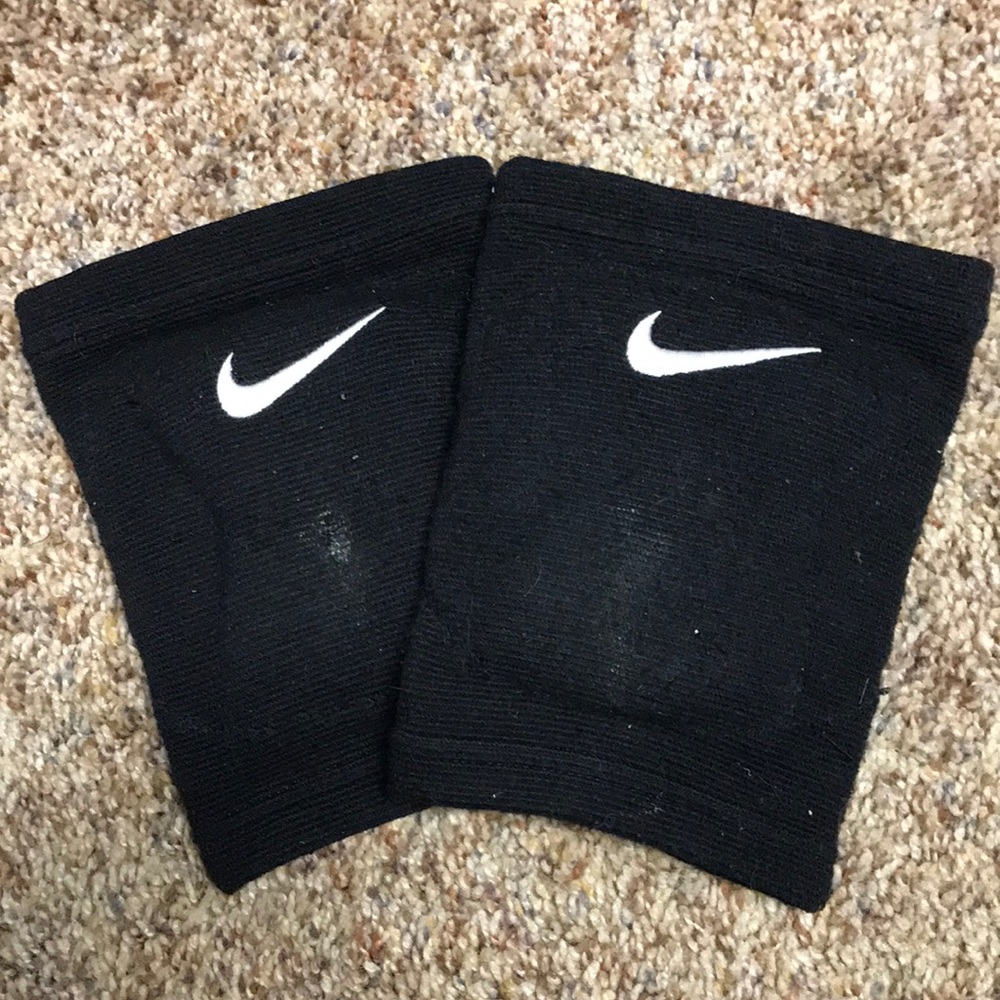 Nike medium volleyball knee pads